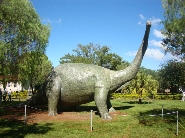 Peirópolis recebe visitantes para entrega de dinossauro