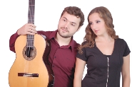 Duo Luísa Vogt Costa, canto, e Renato Mendes Rosa, violão