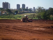 Prefeitura conclui terraplenagem na área do novo Fórum