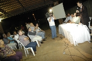 Reunião com moradores do Beija Flor mostra ações realizadas por Satipel no problema de fibras
