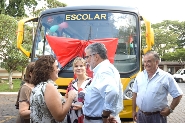 Prefeitura doa ônibus para APAE