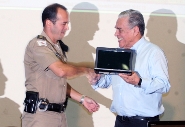Prefeitura de Uberaba entrega 30 netbooks e sistema de monitoramento para Polícia Militar