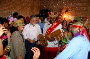 Entrega da chave da cidade e desfile do bloco “Maria Boneca” abrem o carnaval