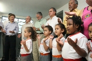 Prefeito Anderson Adauto e secretário municipal de Saúde, Valdemar Hial, realizaram nesta sexta-feira (27) visita inaugural à unidade básica de saúde do bairro Volta Grande