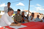 Prefeito dá ordem de serviço de posto policial e inauguração de ecoponto no Residencial 2000