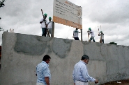 Prefeito vista complexo esportivo no Cartafina.