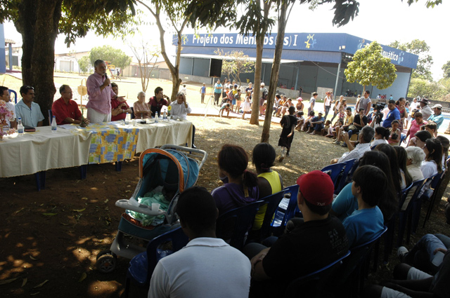 Comunidade prestigia inauguração do parque aquático no Projeto dos Meninos.