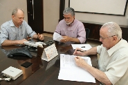 Prefeitura e Hélio Angotti assinam termo de compromisso.