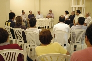 PMU realiza reunião com moradores de área inundada