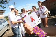 Dia Mundial de Luta contra a Aids comemorado com ação educativa no Residencial 2000