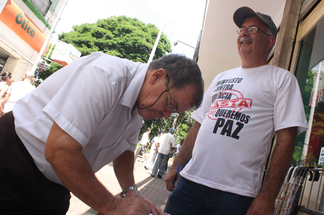 COMSEG e associações de bairro do município colhem assinaturas em prol do manifesto "Queremos Paz"