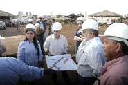 O prefeito Anderson Adauto visitou as obras do novo Fórum, em fase final de conclusão, no bairro Santa Marta. Foto: Francis Prado