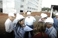 O prefeito Anderson Adauto visitou as obras do novo Fórum, em fase final de conclusão, no bairro Santa Marta. Foto: Francis Prado
