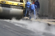 Rua Constituição recebe nova capa asfáltica